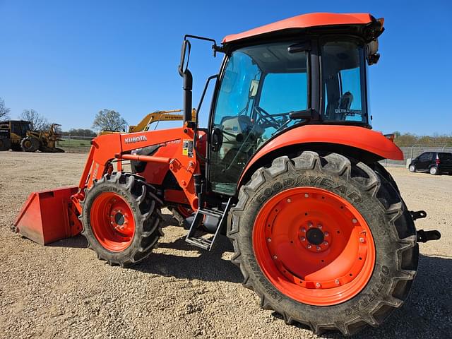 Image of Kubota M7060 equipment image 4