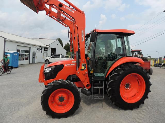 Image of Kubota M7060 equipment image 2