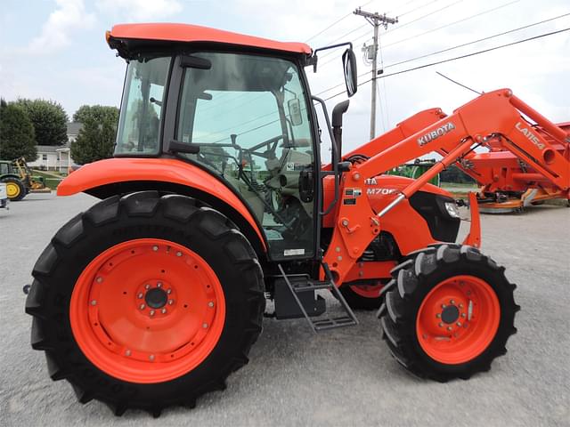 Image of Kubota M7060 equipment image 4