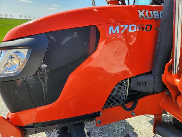 Image of Kubota M7060HDC12 equipment image 4