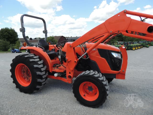 Image of Kubota MX5200HST equipment image 2