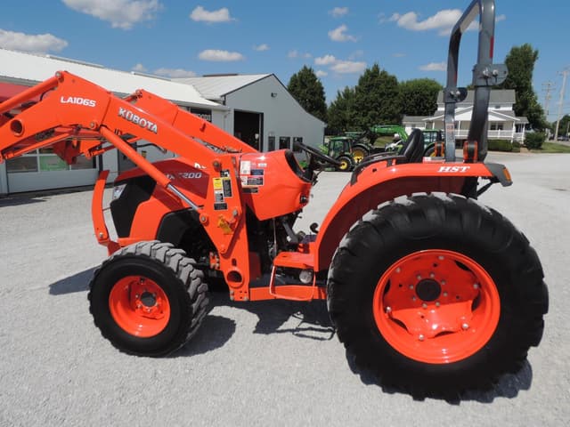 Image of Kubota MX5200HST equipment image 1