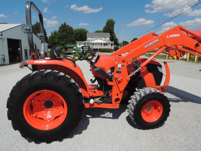 Image of Kubota MX5200HST equipment image 4