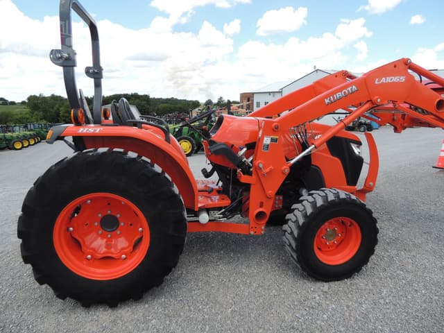 Image of Kubota MX5200HST equipment image 3