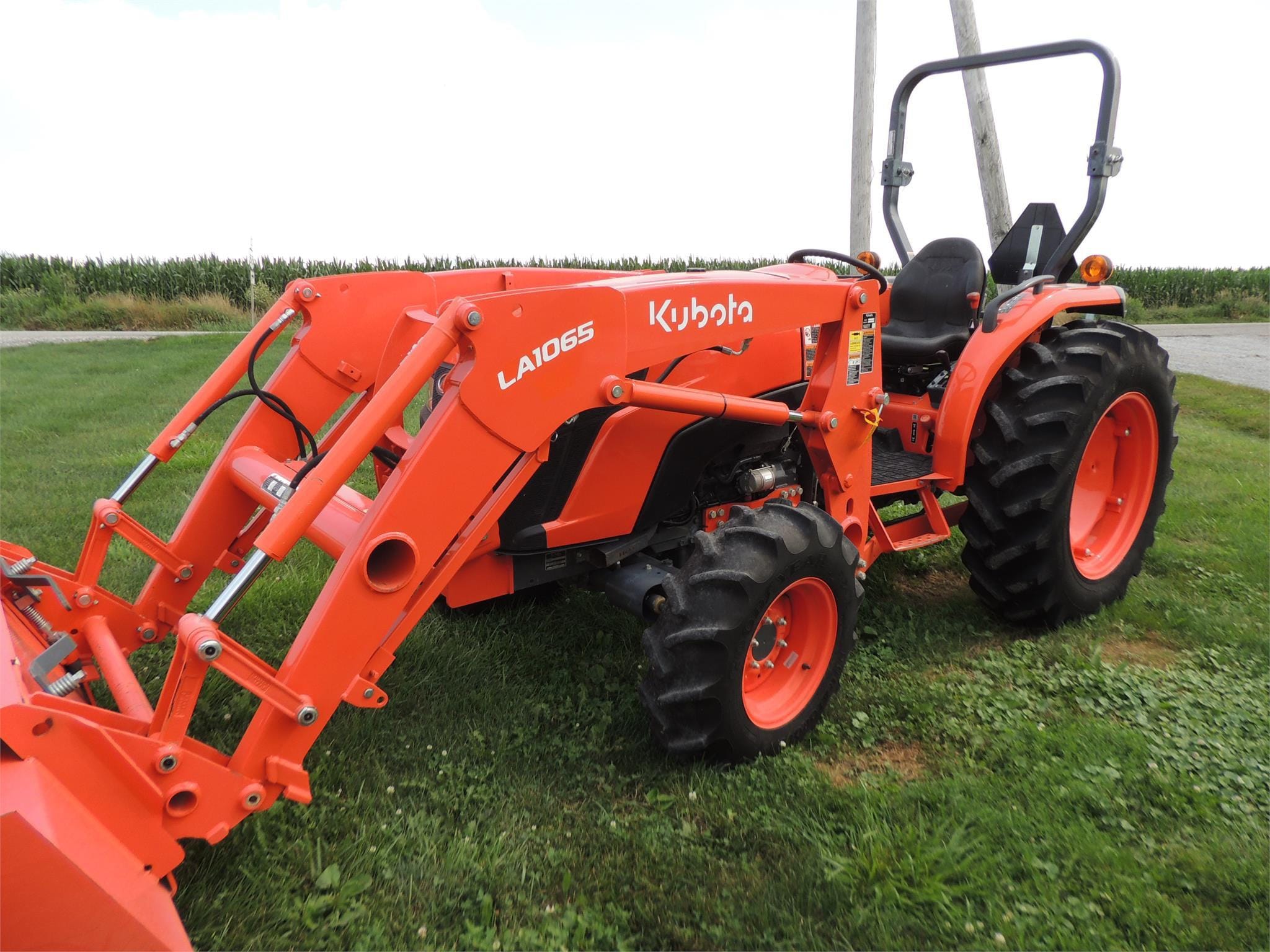 2019 Kubota MX5400DT Equipment Image0