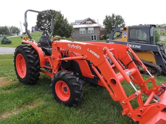 Image of Kubota MX5400DT equipment image 2