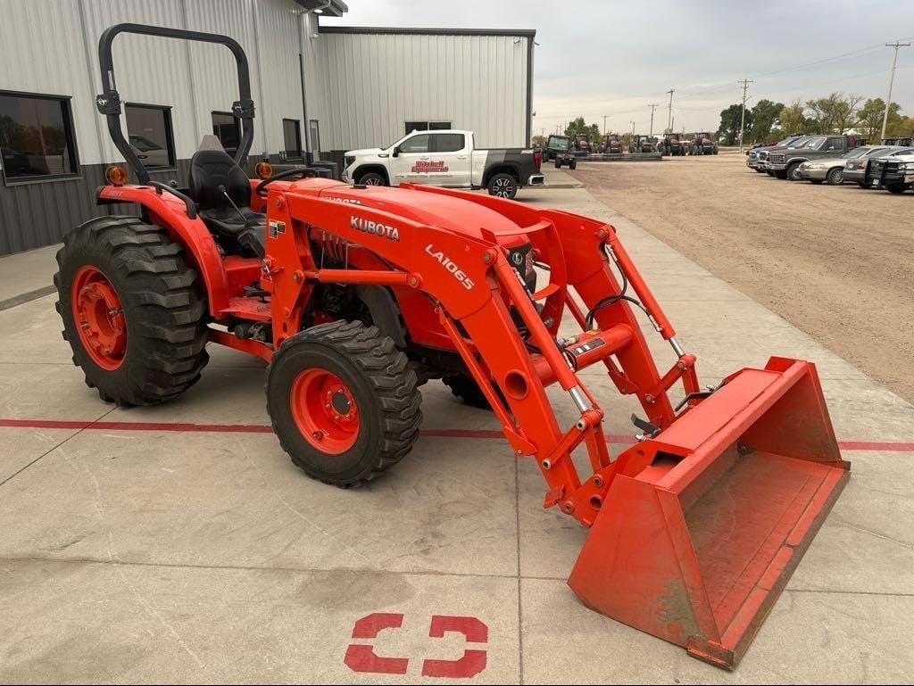 2019 Kubota MX5800 Equipment Image0