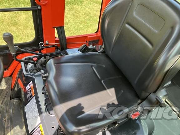 Image of Kubota R430 equipment image 4