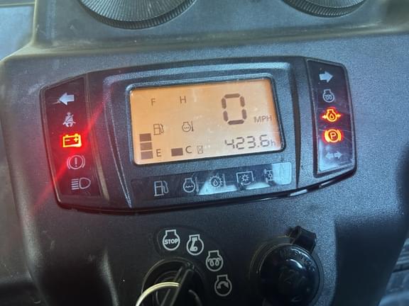 Image of Kubota RTV-X1100 equipment image 2