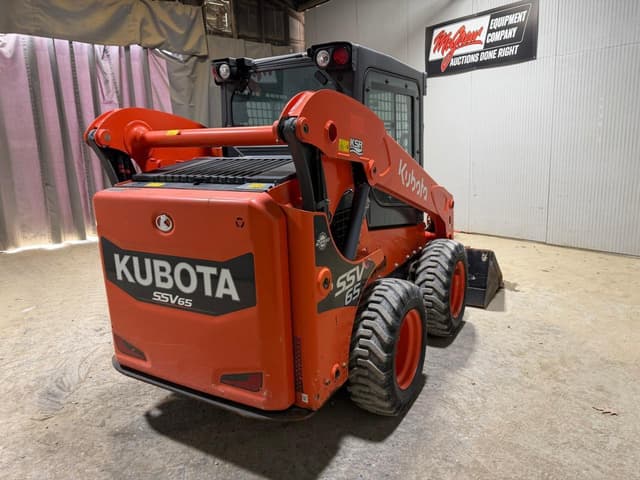 Image of Kubota SSV65 equipment image 4