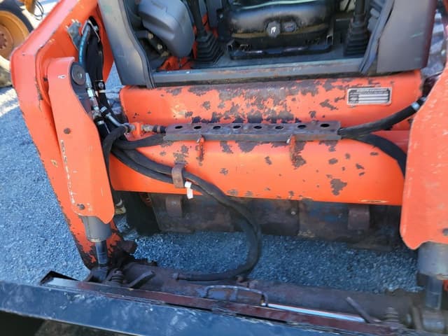 Image of Kubota SSV65 equipment image 3