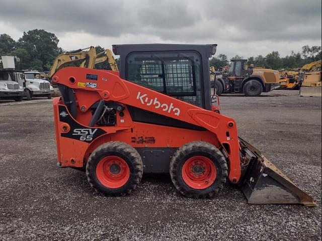 Image of Kubota SSV65 equipment image 2