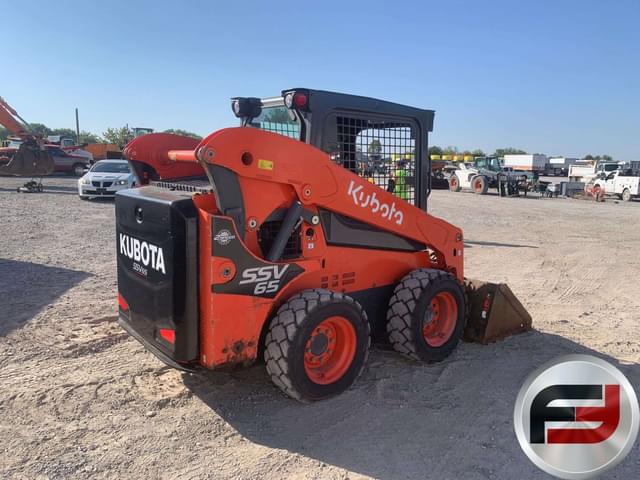 Image of Kubota SSV65 equipment image 4