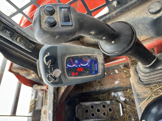 Image of Kubota SSV65 equipment image 3