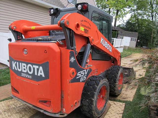 Image of Kubota SSV65 equipment image 3