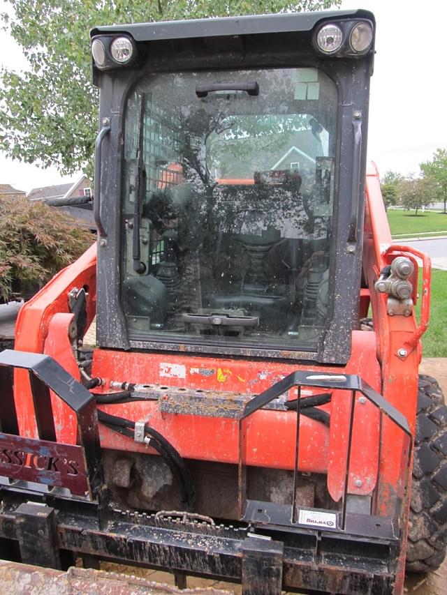 Image of Kubota SSV65 equipment image 4