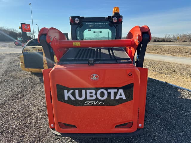 Image of Kubota SSV75 equipment image 4