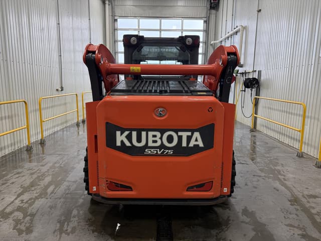 Image of Kubota SSV75 equipment image 4