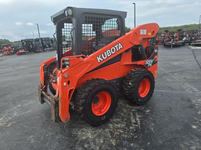 Image of Kubota SSV75 equipment image 3