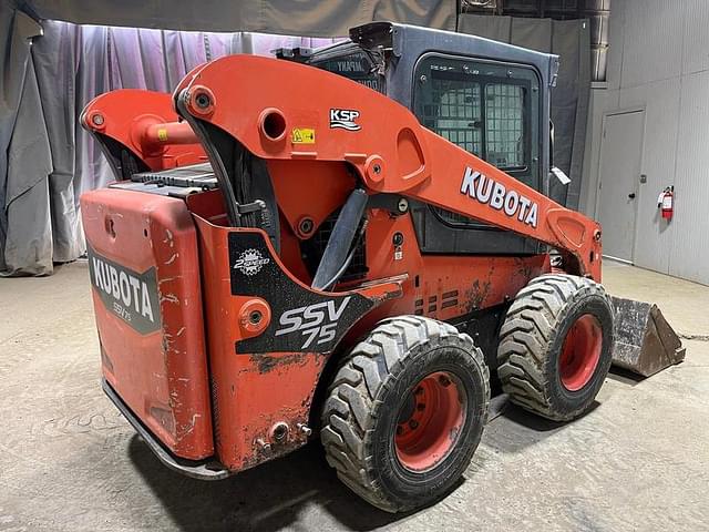 Image of Kubota SSV75 equipment image 4