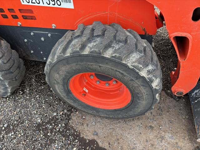 Image of Kubota SSV75 equipment image 4