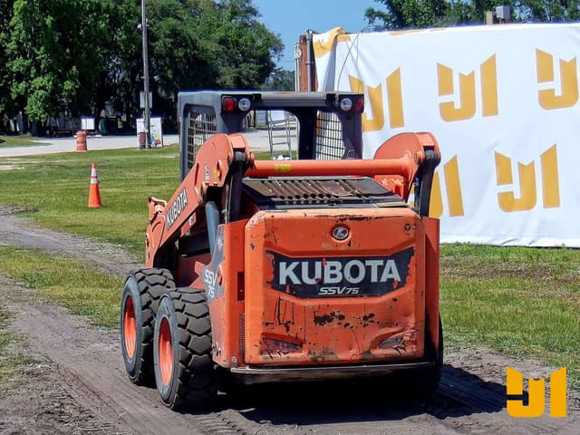 Image of Kubota SSV75 equipment image 4