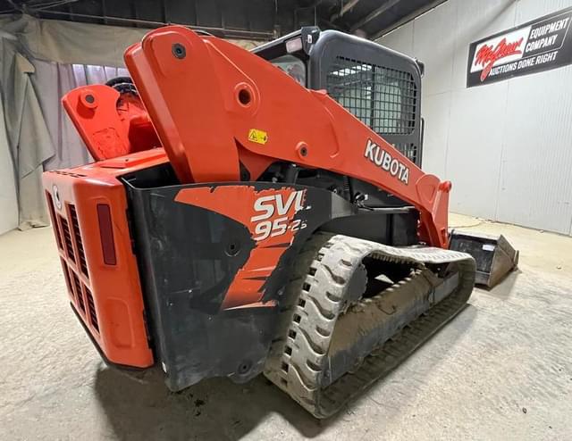 Image of Kubota SVL95-2 equipment image 4
