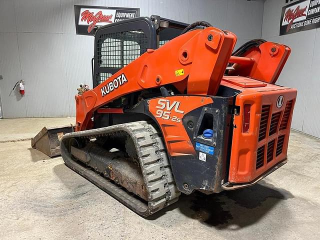 Image of Kubota SVL95-2S equipment image 2