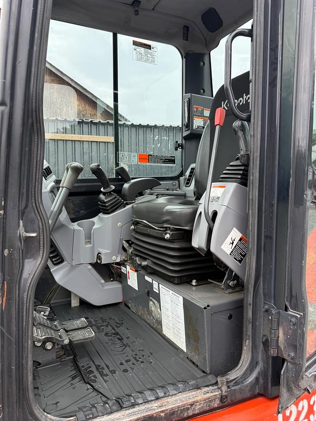Image of Kubota U35-4 equipment image 4