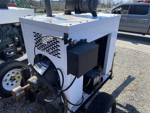Image of Kubota V3600-T equipment image 2