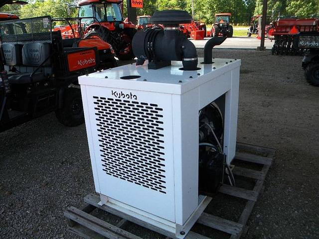 Image of Kubota V3800-T equipment image 4