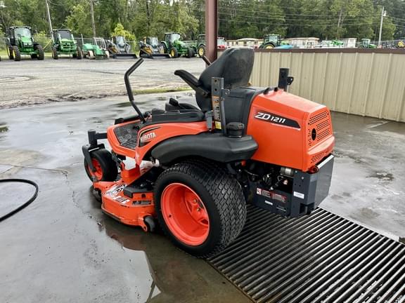 Image of Kubota ZD1211 equipment image 3