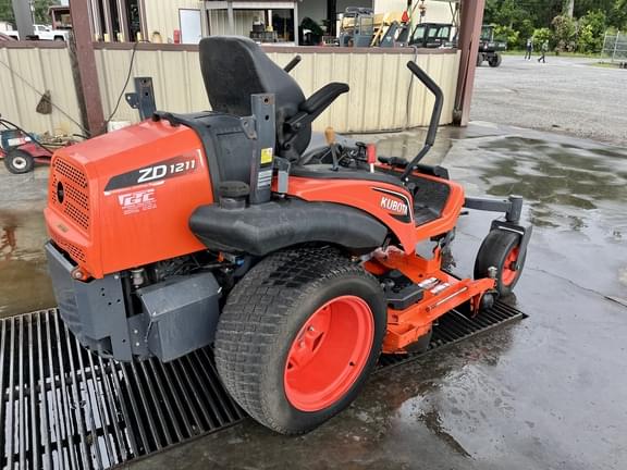 Image of Kubota ZD1211 equipment image 2