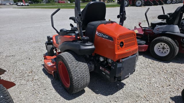 Image of Kubota ZD1211 equipment image 2