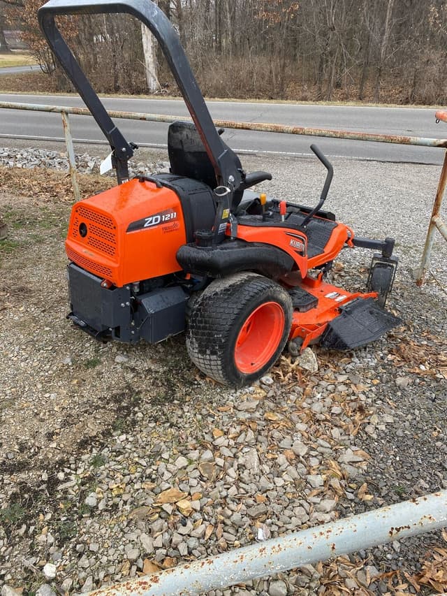 Image of Kubota ZD1211L equipment image 4