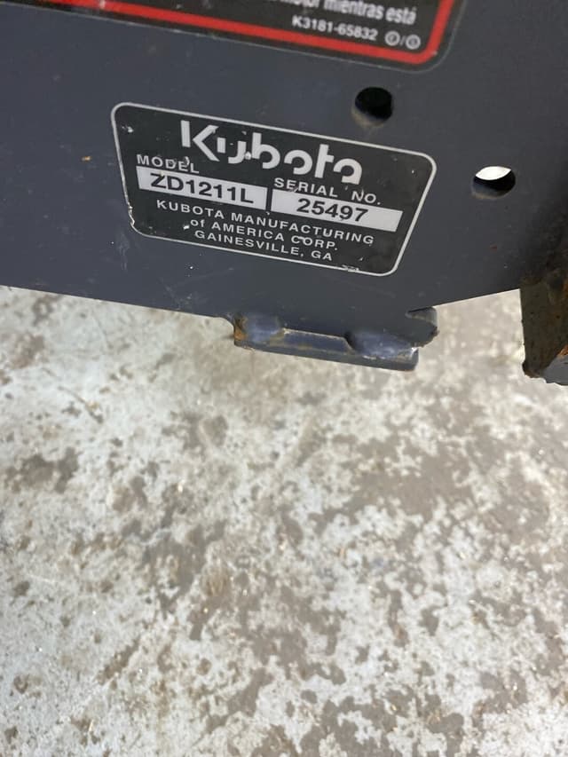 Image of Kubota ZD1211L equipment image 2