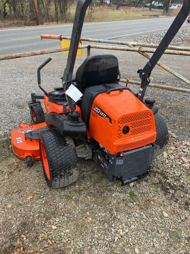 Image of Kubota ZD1211 equipment image 4
