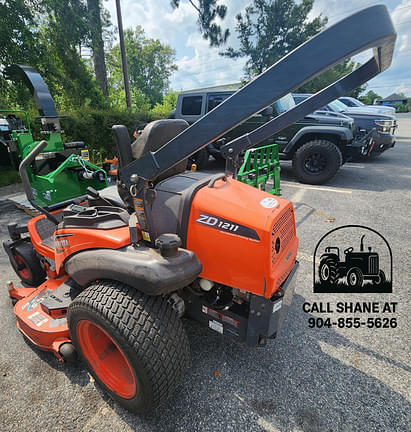 Image of Kubota ZD1211-60 equipment image 4