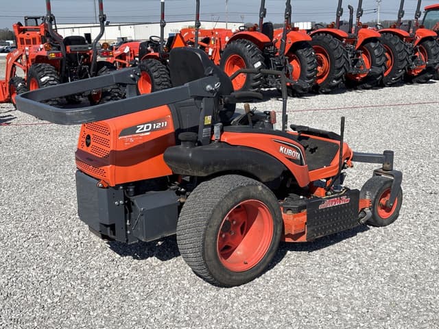 Image of Kubota ZD1211L equipment image 2
