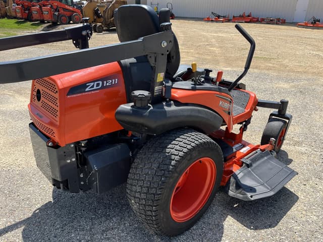 Image of Kubota ZD1211 equipment image 3