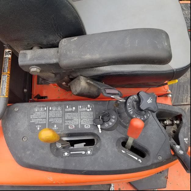 Image of Kubota ZD1211L equipment image 2