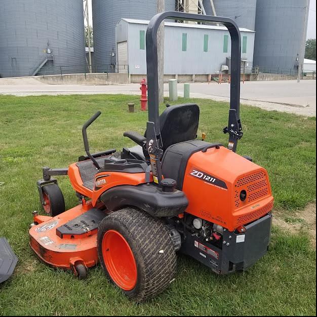 Image of Kubota ZD1211L equipment image 2