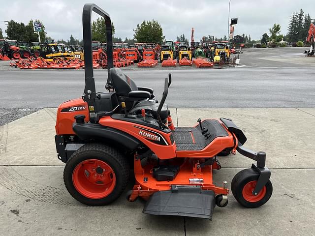 Image of Kubota ZD1211L equipment image 3