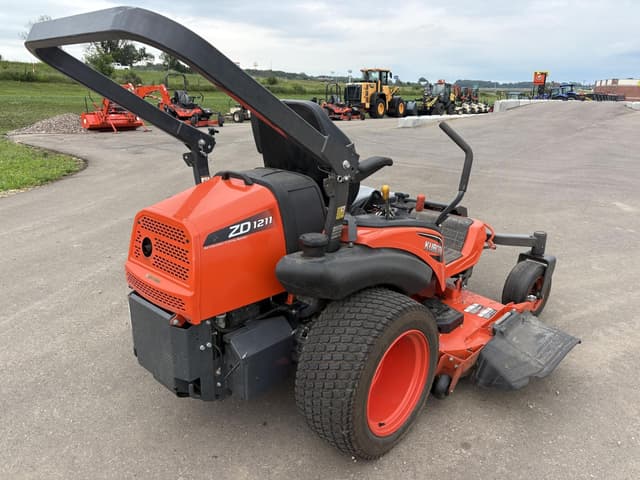 Image of Kubota ZD1211 equipment image 3