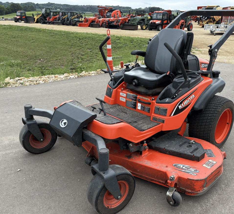 Image of Kubota ZD1211 Image 0