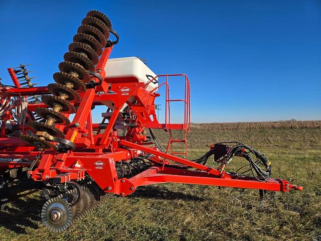 Image of Kuhn Excelerator 8005 equipment image 2