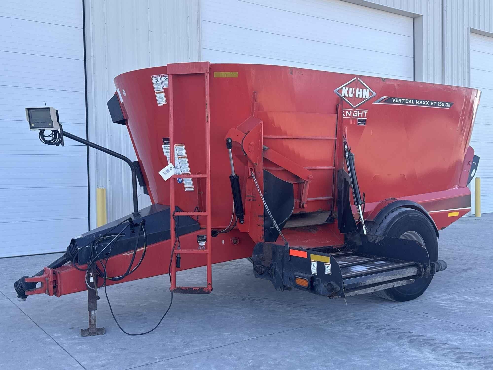2019 Kuhn Knight Vertical Maxx VT 156 Equipment Image0