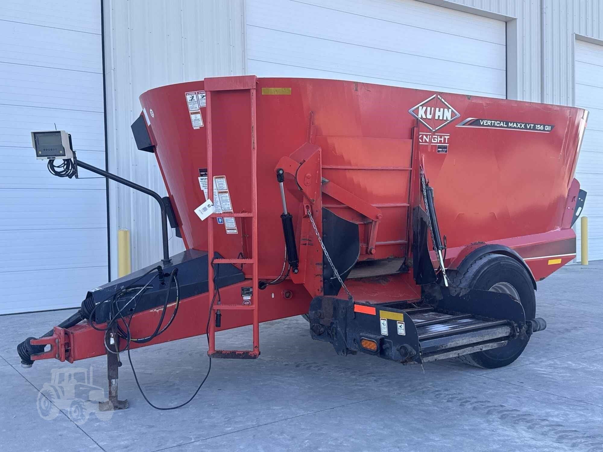 2019 Kuhn Knight Vertical Maxx VT 156 Equipment Image0