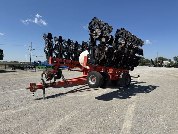 2019 Kuhn Krause Gladiator 1205 Equipment Image0