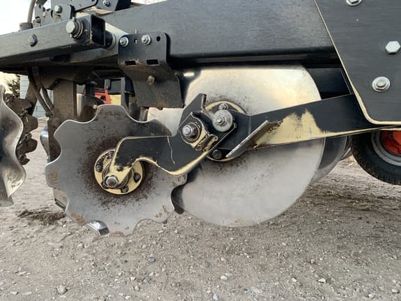 Image of Kuhn Krause Gladiator 1205M-830R equipment image 4